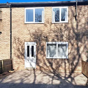 Cozy, Charming 3-bedroom In Chester- Free Parking- Sleeps Up To 6 Chester