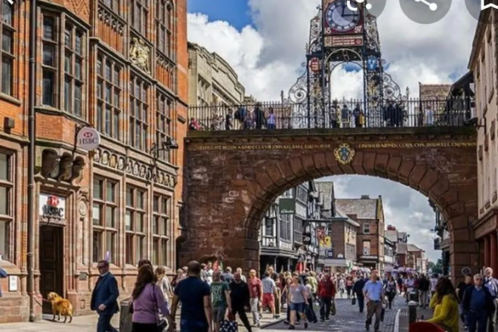 Spacious Duplex 2 Bed Apartment Central Location By Canal - Chester Uk United Kingdom